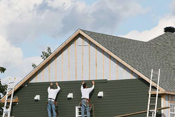 Professional Siding technician working in Yorktown, VA